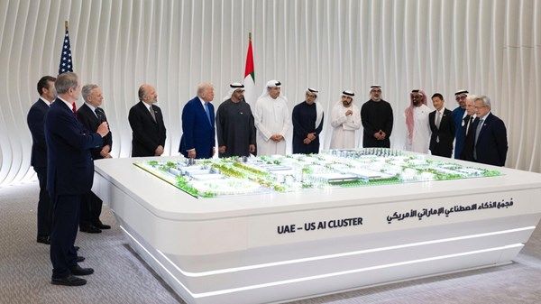 طحنون بن زايد: تدشين رئيس الدولة والرئيس الأميركي لمجمع الذكاء الاصطناعي يجسد رؤية الإمارات لمستقبل مستدام