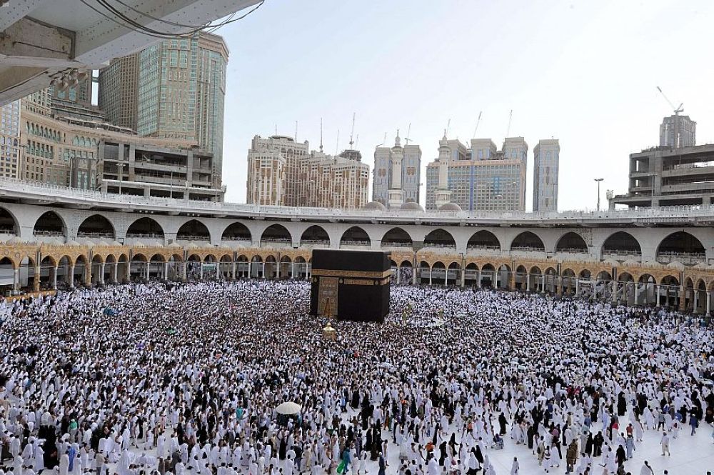حقيبة صحية ومظلات واقية.. استعدادات ”الصحة“ لحج 1446 هـ 