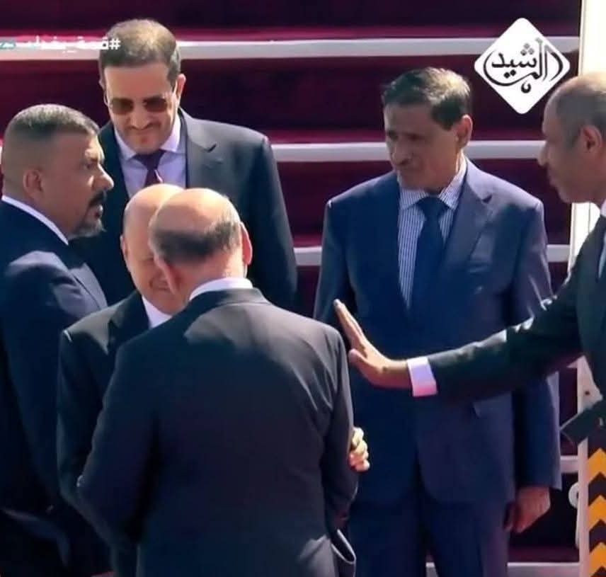 وفد مجلس القيادة الرئاسي في القمة العربية يكسر بروتوكول الإستقبال الدبلوماسي ... إشارات توحي إلى تباين داخلي و خلل في وحدة القرار .. رأي قانوني