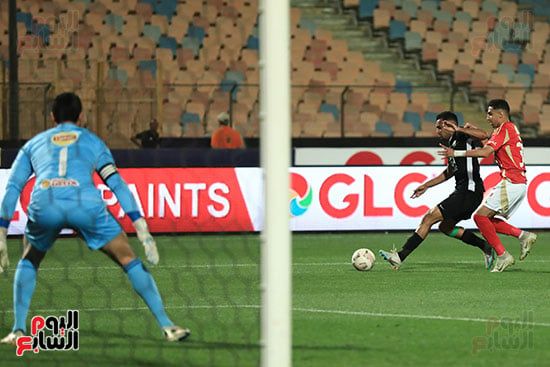 الأهلى يهزم البنك الأهلى بقاضية وسام أبو على ويقترب من حسم لقب الدورى.. صور