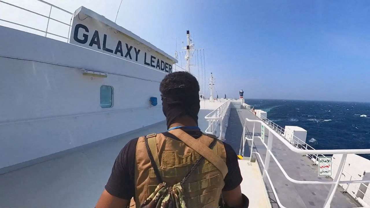 الحو ثيون ينقلون سفينة "غالاكسي ليدر" المحتجزة