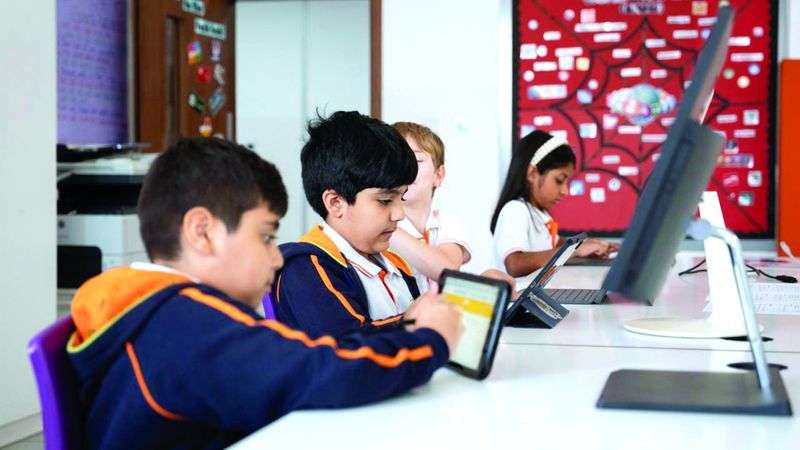 الامارات | مدارس خاصة تبادر بـ 3 سيناريوهات لتدريس الذكاء الاصطناعي