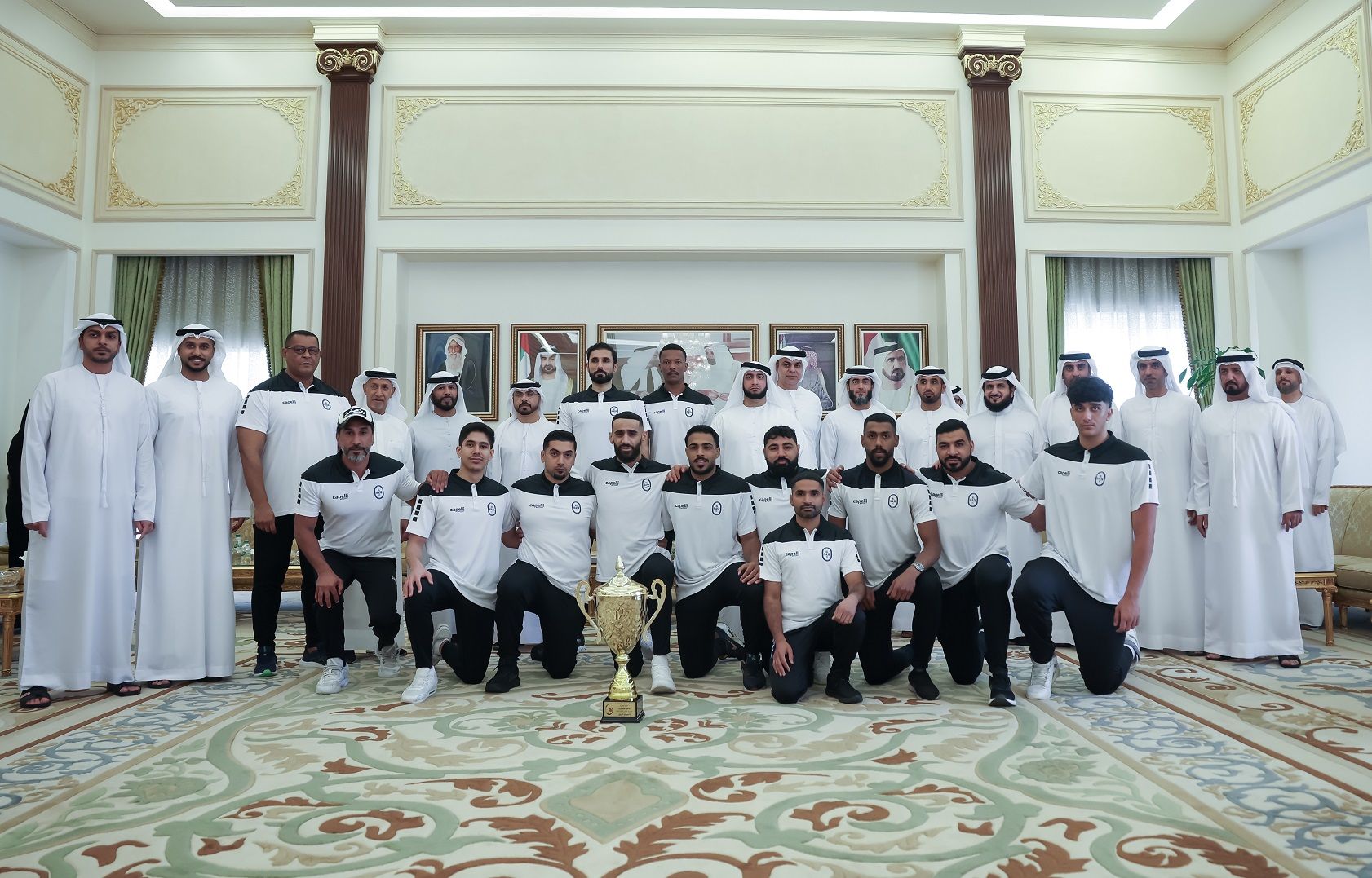 الامارات | راشد بن حمدان يستقبل فريق الطائرة وأعضاء مجلس إدارة نادي النصر