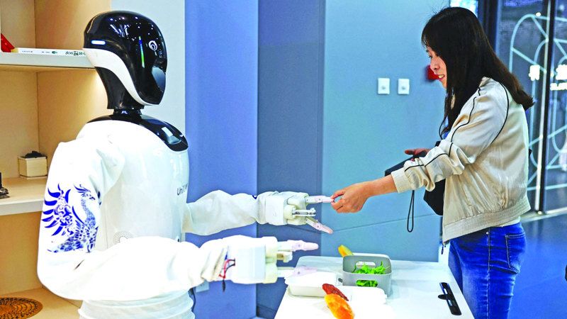 الامارات | مسؤول صيني: الروبوتات لن تحل محل البشر