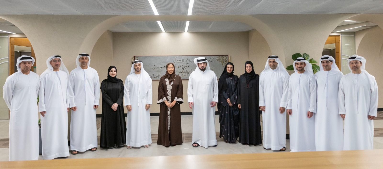 الامارات | أحمد بن محمد يترأس الاجتماع الأول لمجلس دبي للإعلام بتشكيله الجديد