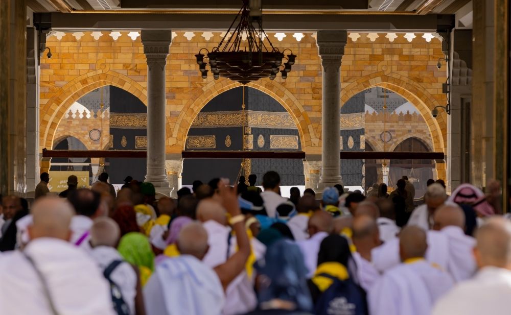 عاجل الملك يصدر توجيهه الكريم باستضافة 1000 حاج وحاجة من ذوي الشهداء والأسرى والجرحى الفلسطينيين على نفقته الخاصة لأداء مناسك الحج