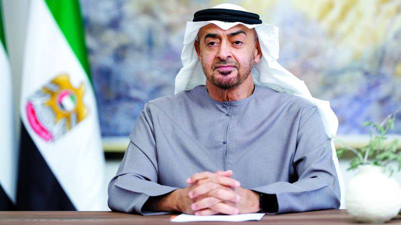 الامارات | رئيس الدولة يقدم واجب العزاء في وفاة علي مصبح الشامسي في العين
