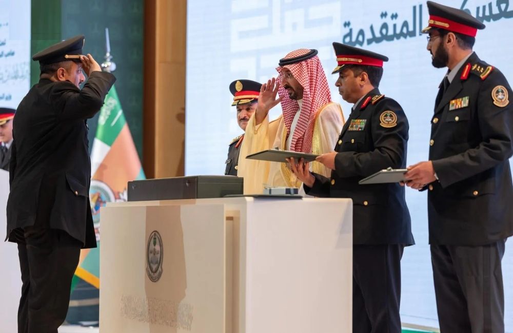 وزير الحرس الوطني يرعى حفل تخريج دفعتين من برنامج القيادة والدراسات المتقدمة