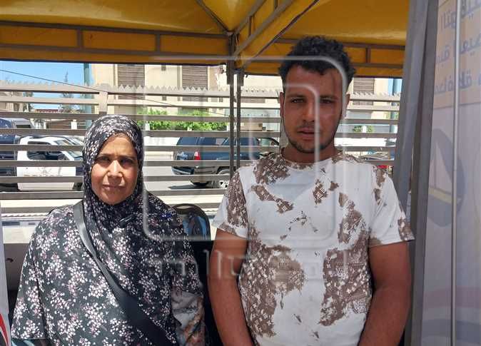 «رجعت مجبورة الخاطر».. سيدة دمياطية: الوزير ساعدنى ولقيت لابني فرصة عمل