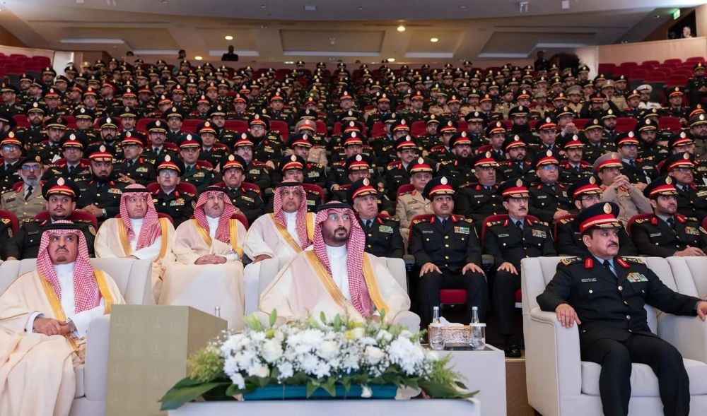وزير الحرس الوطني يرعى حفل تخريج دفعتين من برنامج القيادة والدراسات المتقدمة
