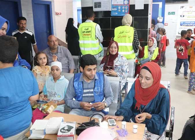 مجانًا ضمن مبادرة «حياة كريمة».. جامعة سوهاج تطلق قافلة طبية بـ«الكوامل بحري»
