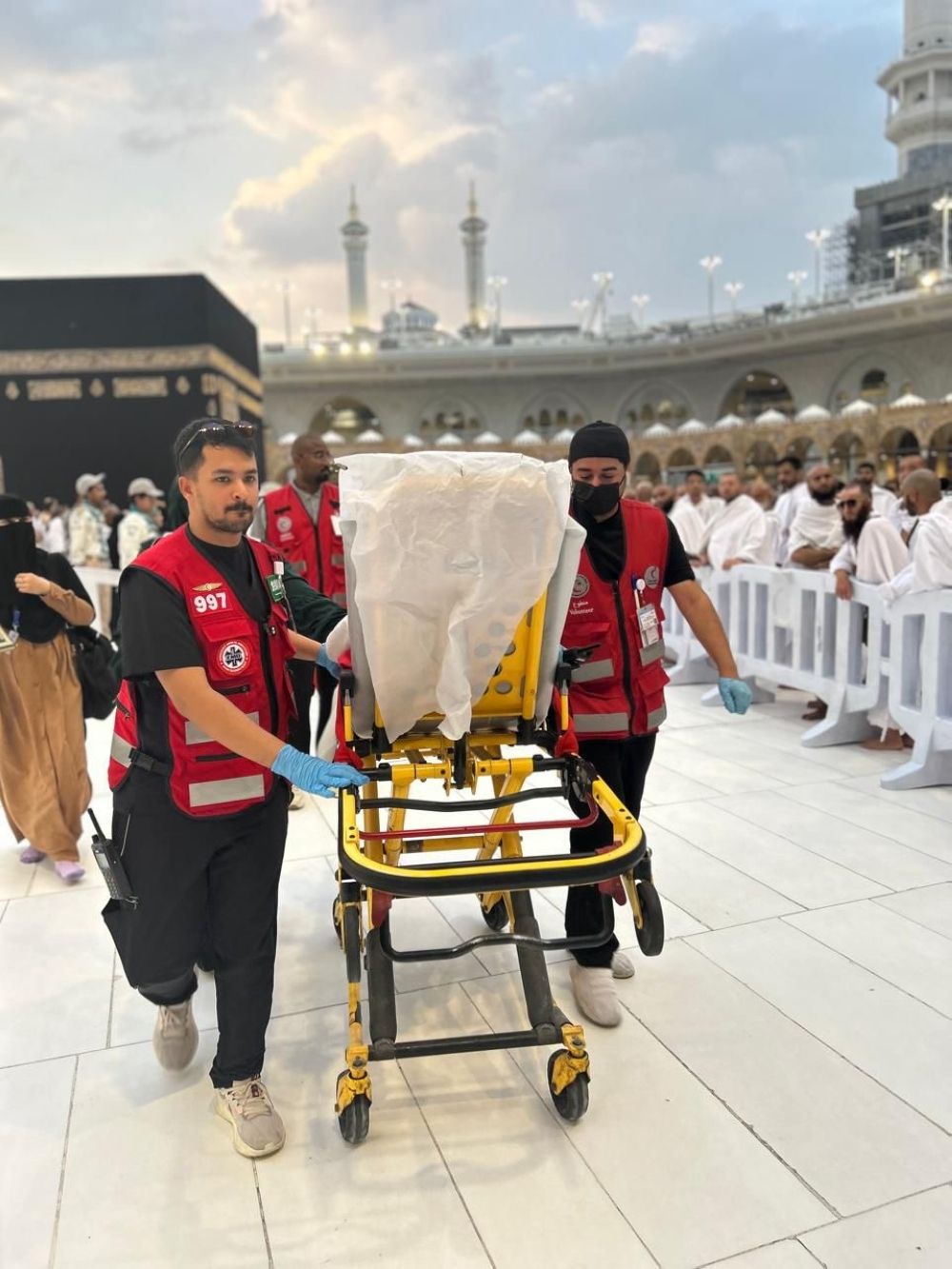 7517 مسعفًا ومركبات وطائرات.. الهلال الأحمر يضاعف جهوده لموسم الحج