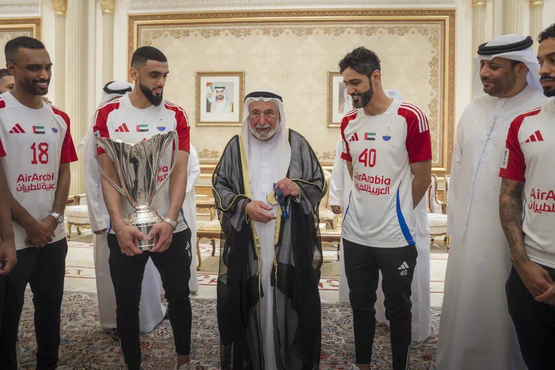 الامارات | حاكم الشارقة يستقبل «ملك آسيا» ويكافئ الأبطال بمبلغ 20 مليون درهم