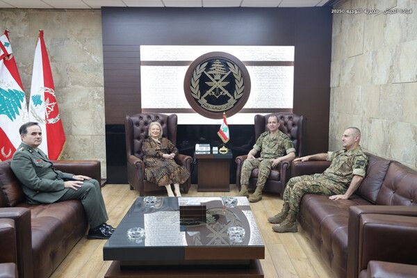 قائد الجيش بحث الأوضاع العامة مع السفيرة اليونانية واستقبل فيصل الصايغ