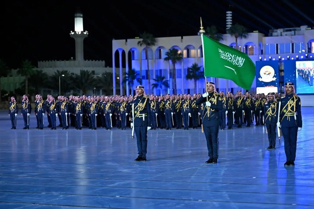 وزير الحرس الوطني يرعى حفل تخريج دفعتين من دورة تأهيل الضباط وكلية الملك خالد