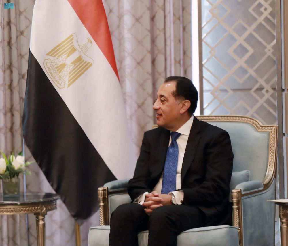 القاهرة.. تفاصيل لقاء رئيس مجلس الشورى مع رئيس الوزراء المصري