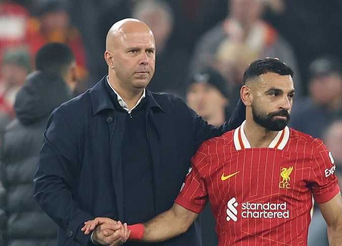 «تليق يا مو».. كيف تفاعلت جماهير ليفربول مع قرار سلوت تجاه صلاح؟