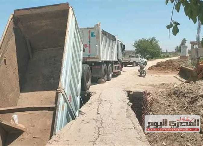 بعد سقوط كوبري العبد في كفر الدوار.. «الري»: مغلق والبعض أزال الحواجز (صور)