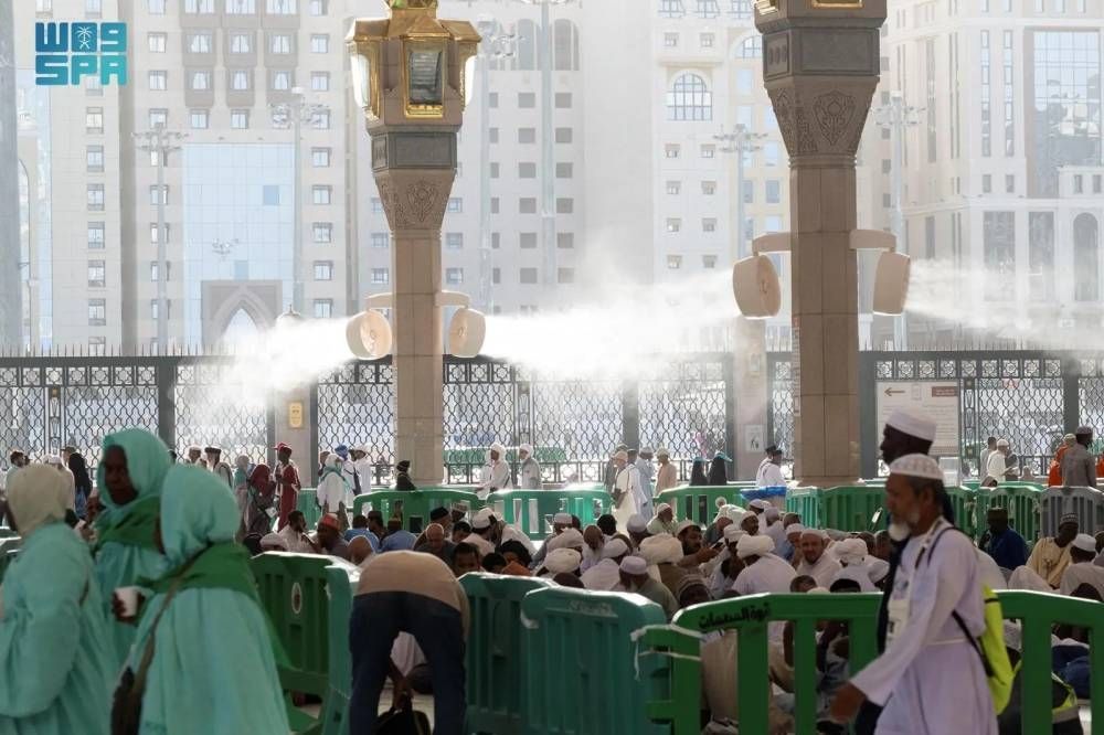 436 مروحة رذاذ لتلطيف أجواء ساحات المسجد النبوي