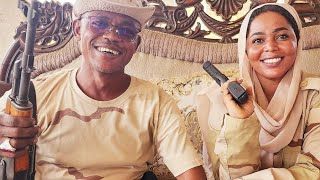 شاهد بالفيديو.. قوات العمل الخاص تقتحم منزل القيادي بالدعم السريع “بقال” بعد هروبه منه وتعثر بداخله على كميات من “صباعات” الكريمات والجنس اللطيف يسخر: (هرب كمل يتم الفسخ والجلخ بتاعه)