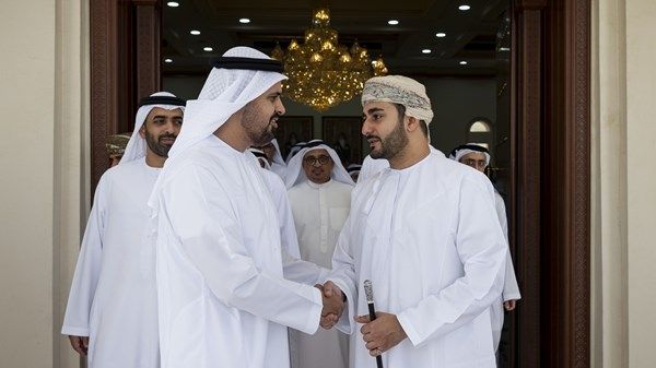 ذياب بن محمد ينقل تعازي رئيس الدولة إلى سلطان عمان في وفاة والدة السيدة الجليلة