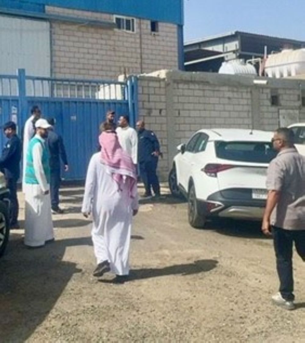 إغلاق مستودع مخالف لتكرير الزيوت في حي الساحل بجدة