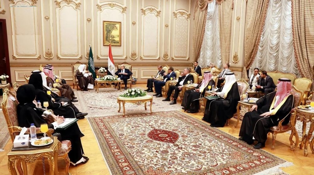 رئيس الشورى يبحث سبل التعاون الثنائي مع رئيس الشيوخ المصري