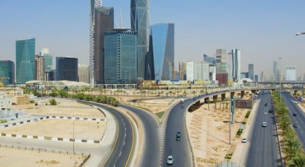 مليون ريال غرامة وإلغاء الترخيص.. عقوبات مخالفي كود الطرق السعودي-عاجل