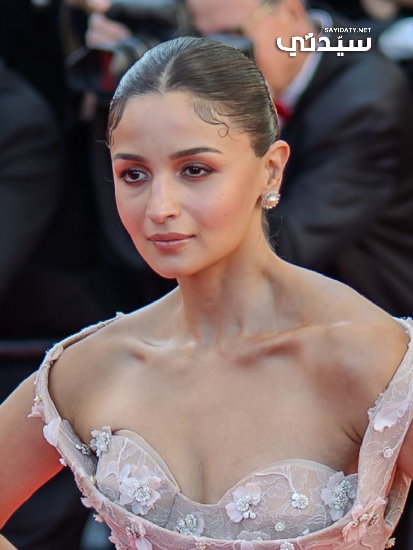 النجمات في مهرجان كان السينمائي 2025 بيومه الـ11.. المكياج المشرق الموضة الأبرز