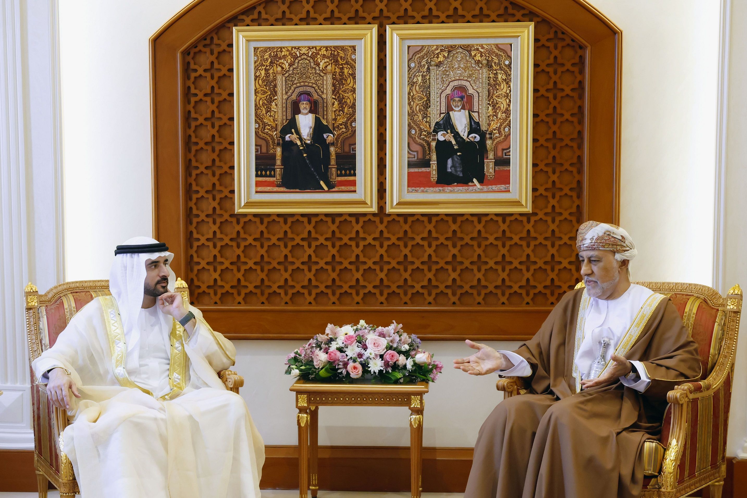 الامارات | حمدان بن محمد يلتقي نائب رئيس الوزراء لشؤون الدفاع في سلطنة عُمان