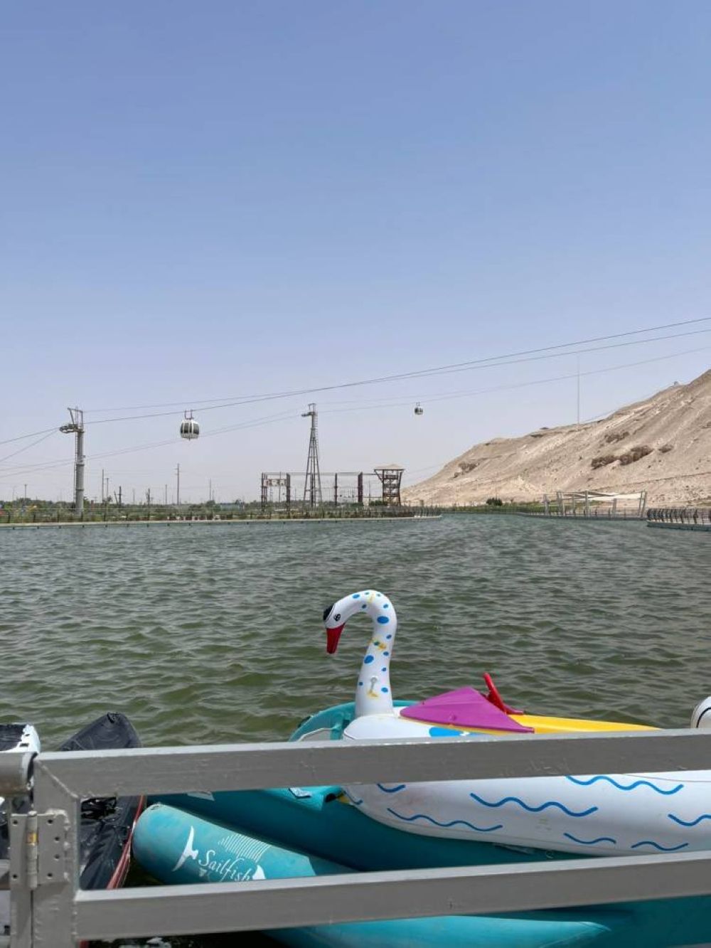 قوارب سياحية ببحيرة الأحساء