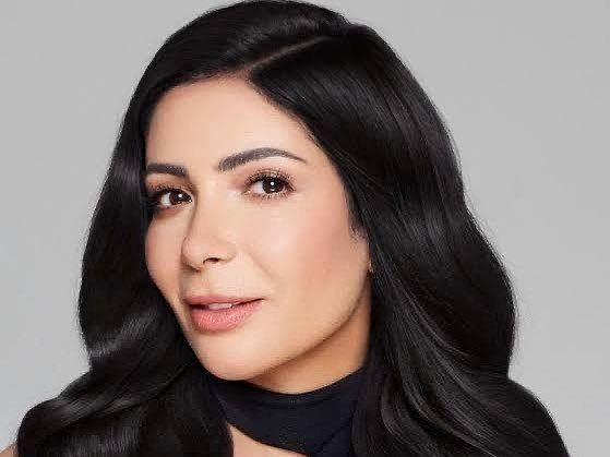 بالصور.. «خلطة مصرية راقية».. نجيب ساويرس يعلق على الشبه بين منى زكي ولي لي حلمي