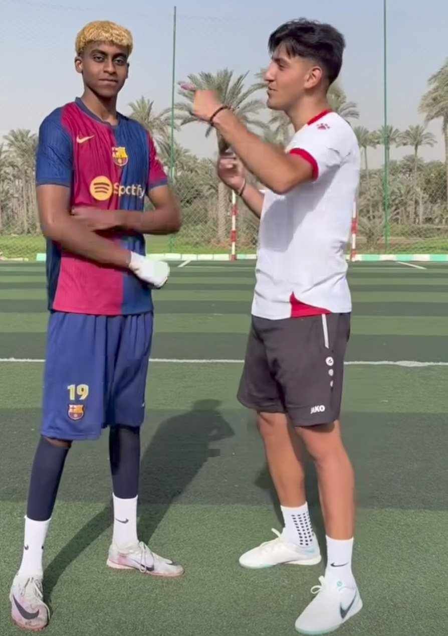 شاهد بالصورة والفيديو.. يشبه نجم برشلونة في شكله وتصرفاته.. مراهق سوداني يشعل مواقع التواصل المصرية بسبب الشبه الكبير بينه وبين الموهبة الكروية لامين يامال