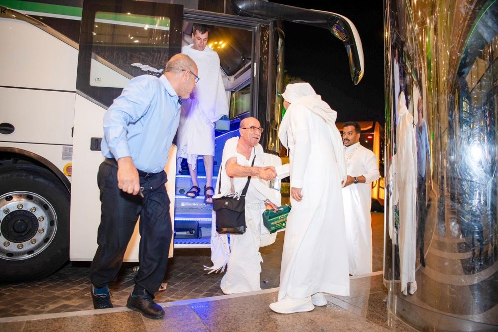 وسط خدمات متكاملة.. وصول أولى طلائع ضيوف برنامج خادم الحرمين للحج