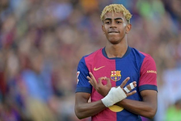 برشلونة يجدد عقد لامين جمال حتى عام 2031