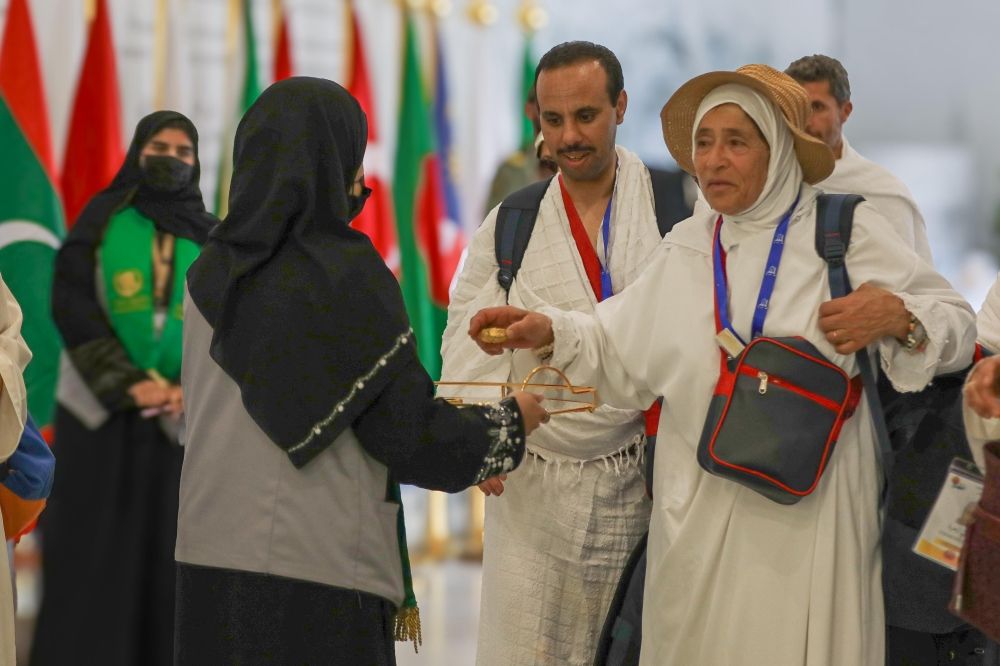 "الجوازات": إجمالي ضيوف الرحمن من خارج المملكة 1.1 مليون حاج حتى أمس
