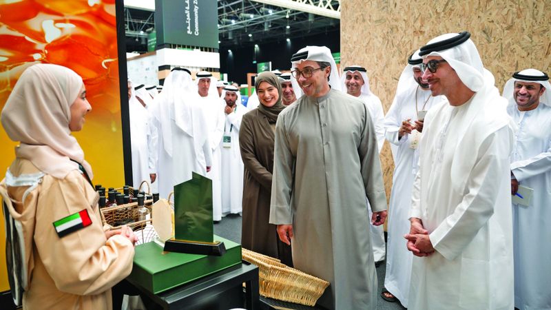 الامارات | منصور بن زايد وهزاع بن زايد يشهدان انطلاق المؤتمر والمعرض الزراعي الإماراتي الأول في العين