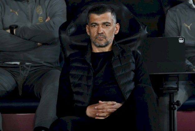 ميلان ينفصل عن مدربه كونسيساو