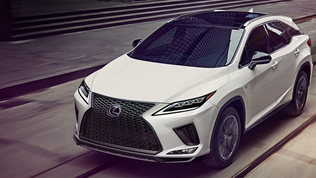 "ماكينة" يستعرض سيارة RXh من Lexus... تعرفوا على مميزاتها!