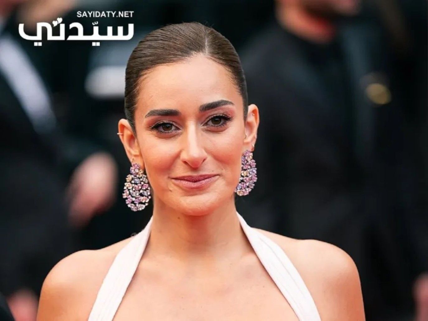مشرقة كالشمس ورائعة.. هكذا هنأ النجوم أمينة خليل بحفل زفافها