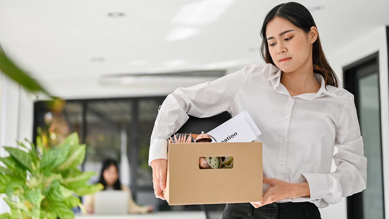 اليابان | الخروج من العمل دون مواجهة المدير؟ وكالات الاستقالة في اليابان تلقى رواجًا كبيرًا!