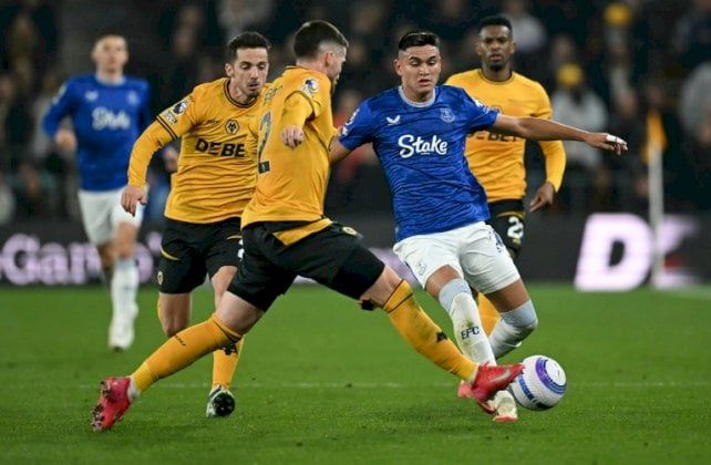 بطولة إنكلترا: إيفرتون يفعّل خيار التعاقد مع الأرجنتيني ألكاراس