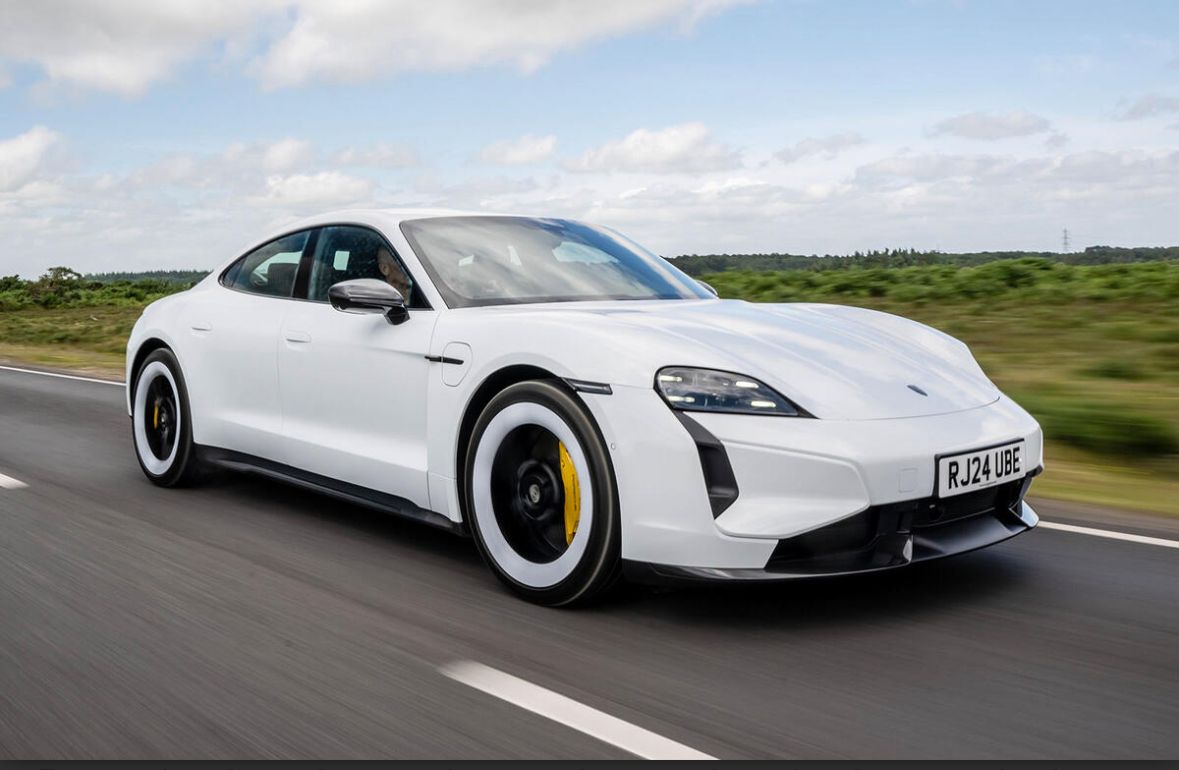 تكنولوجيا: Porsche توقف مبيعات Taycan الكهربائية في بريطانيا بسبب مخاوف من سلامة البطارية