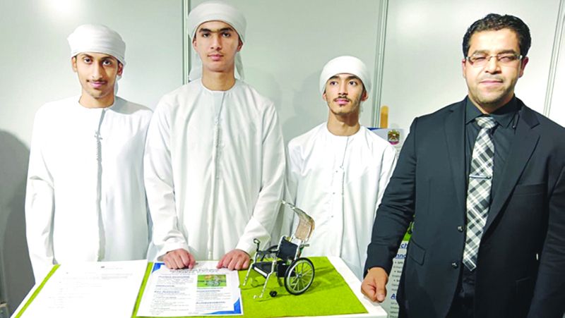 الامارات | 3 طلبة أصحاب همم يبتكرون كرسياً ذكياً متحركاً 