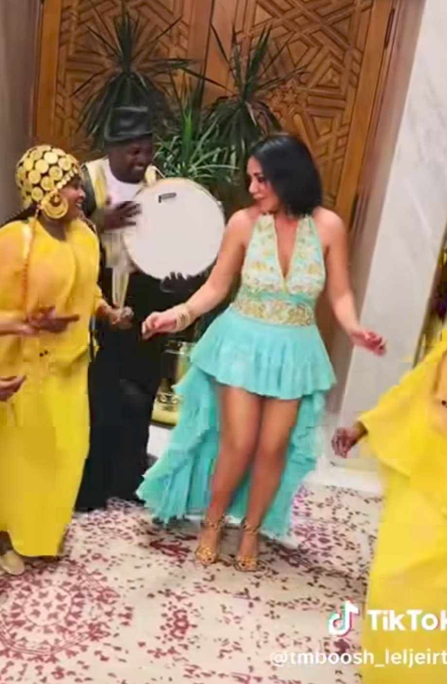 في أبوظبي.. «ده مش كازينو يا جماعة».. رانيا يوسف: «هفتح مدرسة محترمة لتعليم الرقص»
