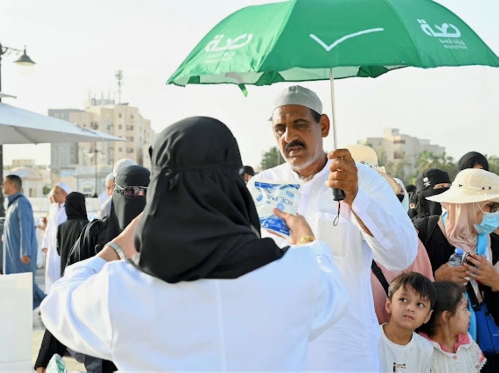 مظلات تقنية وتوعية لحماية الحجاج من الإجهاد الحراري