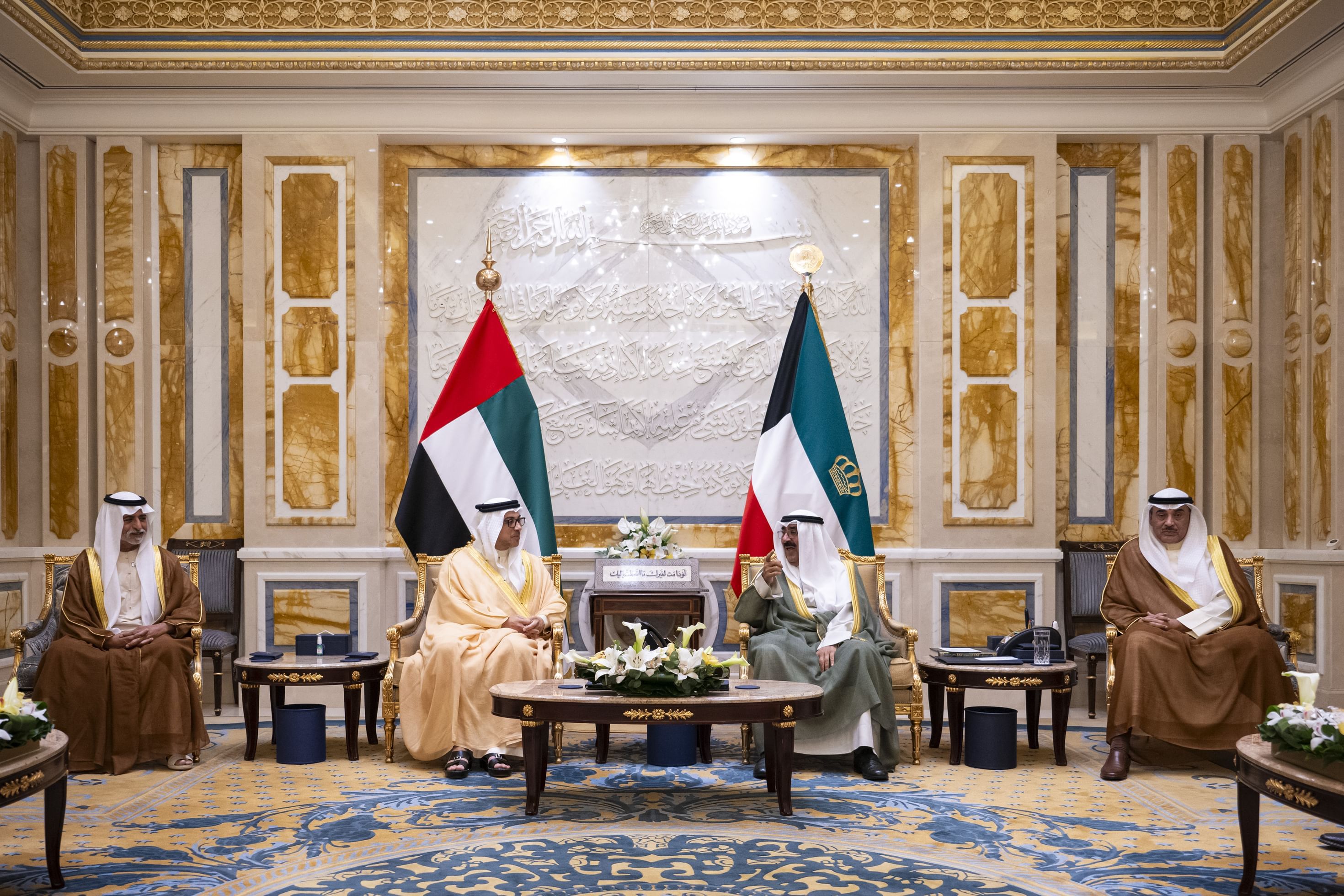 الامارات | أمير الكويت ومنصور بن زايد يبحثان العلاقات الأخوية وتعزيز التعاون المشترك بين البلدين