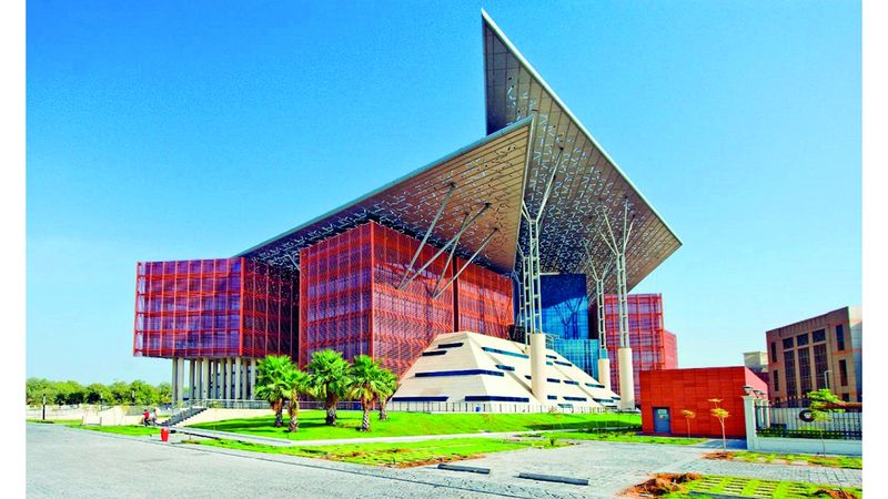 الامارات | مالك معرض يشتري سيارة فارهة ويبيعها لطرف ثالث قبل سداد ثمنها