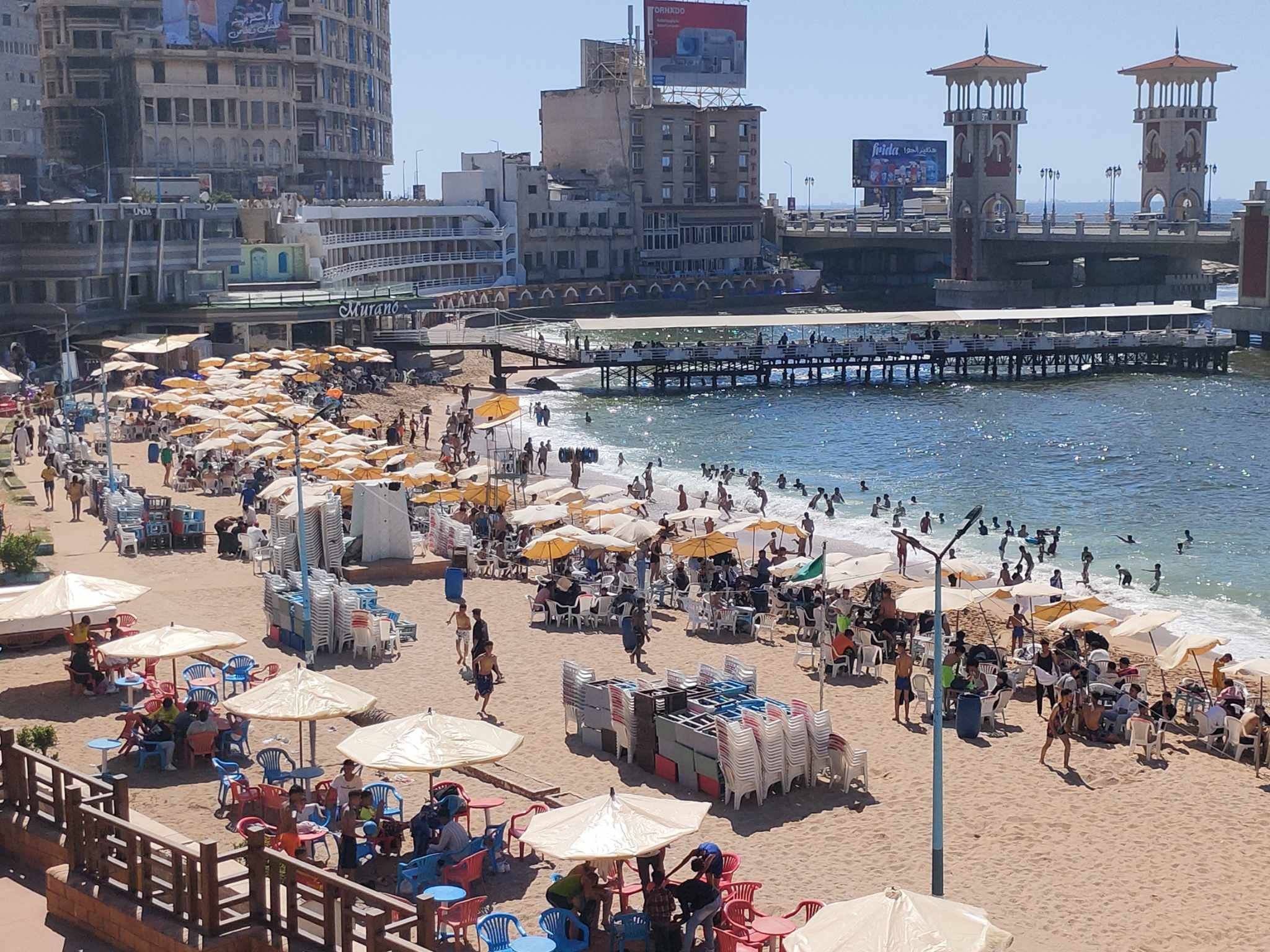 شواطئ الإسكندرية تتزين لعيد الأضحى.. أجواء ربيعية وخطة رقابية مشددة (صور)