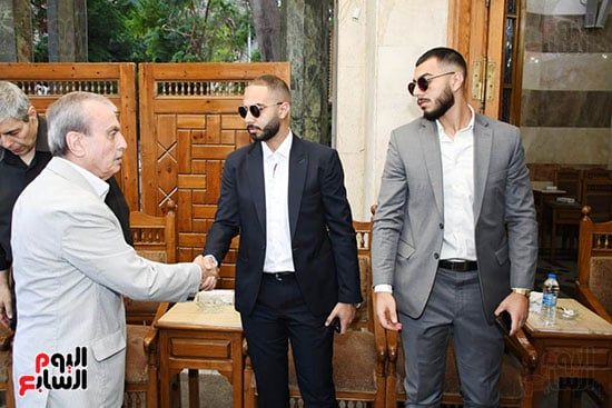بكاء سميرة عبد العزيز فى عزاء صديقتها المقربة سميحة أيوب